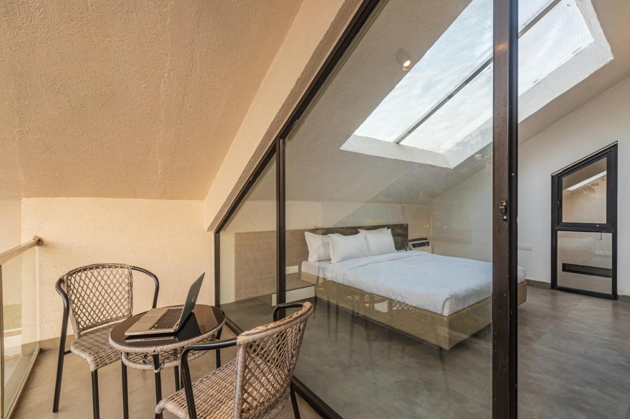 Saffronstays Stargazer, Karjat - Luxury Pool Villa With Lake View Εξωτερικό φωτογραφία