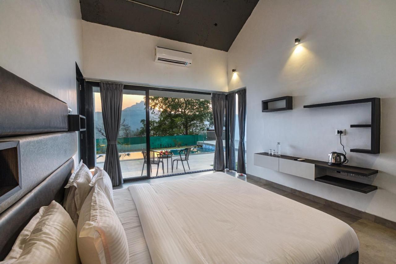 Saffronstays Stargazer, Karjat - Luxury Pool Villa With Lake View Εξωτερικό φωτογραφία